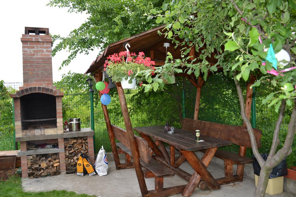 Happy Place - Casuta Galbena Domnesti  Екстериор снимка
